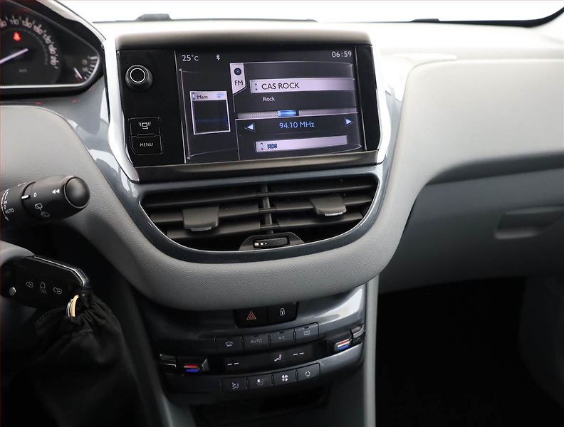 Peugeot 208 (2012) 1.4 VTi, Serv.kniha, po STK - fotka 10 z 16