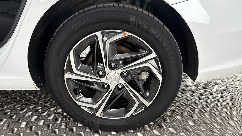 Hyundai i30 1.5 T-GDI Smart Kombi - fotka 18 z 23