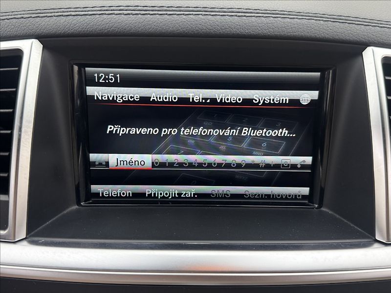 Mercedes-Benz GL 3,0 DPH AMG 4X4 NZTOP 360° TZ - fotka 21 z 48