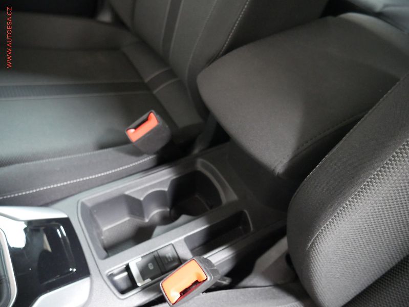 Volkswagen T-Roc (2023) 1.5TSi, 2.maj,ČR, Life, LED - fotka 23 z 25