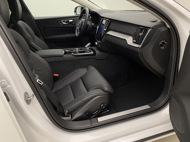 Volvo V60 (2026) T6 AWD Plug-in DARK PLUS - fotka 20 z 64