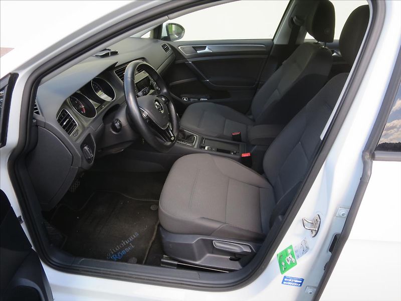 Volkswagen Golf 1,4  TSI - fotka 9 z 24
