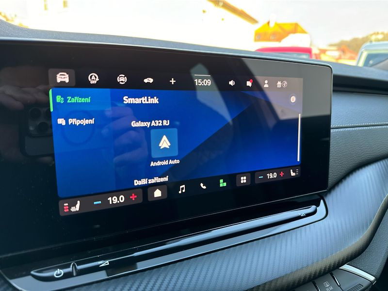 Škoda Octavia 2,0 TDI 110kW DSG SPORTLINE - fotka 16 z 23