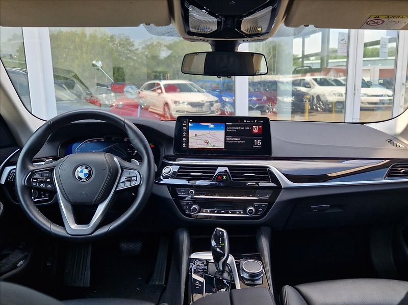 BMW Řada 5 3,0 530d TOURING KOMPLETVÝBAVA - fotka 22 z 46