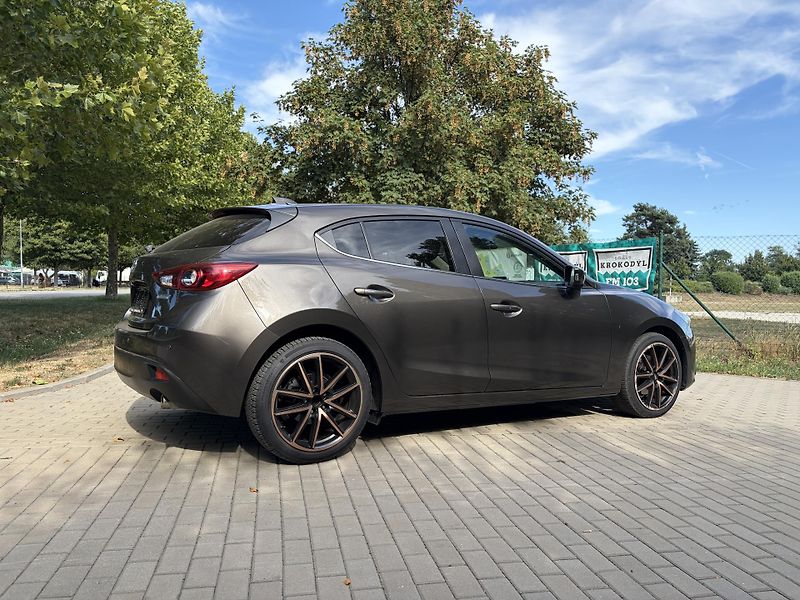 Mazda 3 2.0 121kw Center-Line - fotka 12 z 30