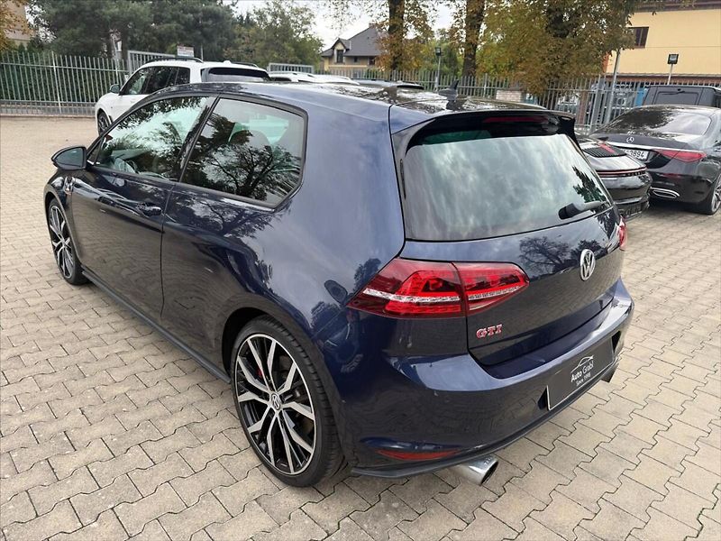 Volkswagen Golf 2.0 GTI DSG - fotka 5 z 19