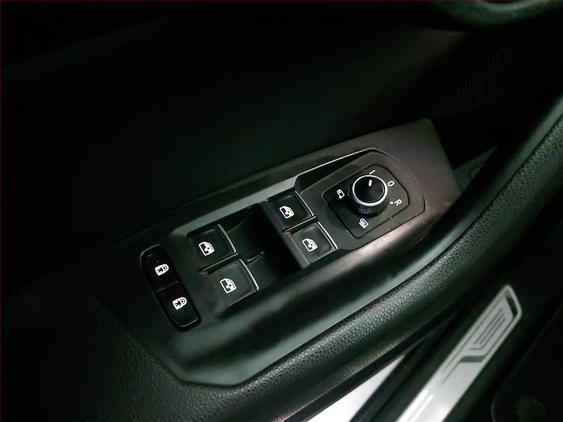 Volkswagen Touareg (2021) 3.0 TDI - fotka 18 z 22