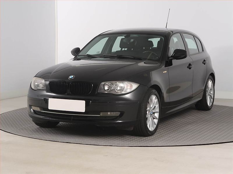 BMW Řada 1 (2011) 116d - fotka 2 z 14