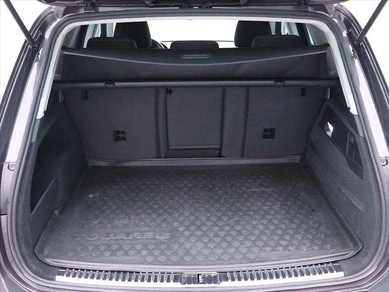 Volkswagen Touareg 3,0 TDI 150kW V6 CZ - fotka 10 z 39