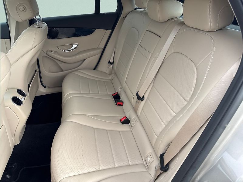 Mercedes-Benz GLC 300de 4MATIC Coupe - fotka 13 z 21