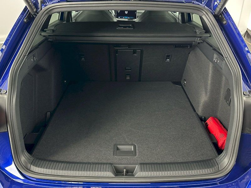 Volkswagen Golf (2025) R-Line 2.0 TSI 150kW 4Motion D - fotka 35 z 38