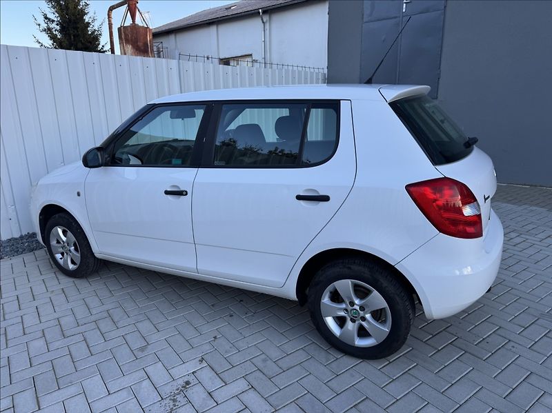 Škoda Fabia 1,4 i 16V tažné DPH 1.maj. ČR - fotka 10 z 45