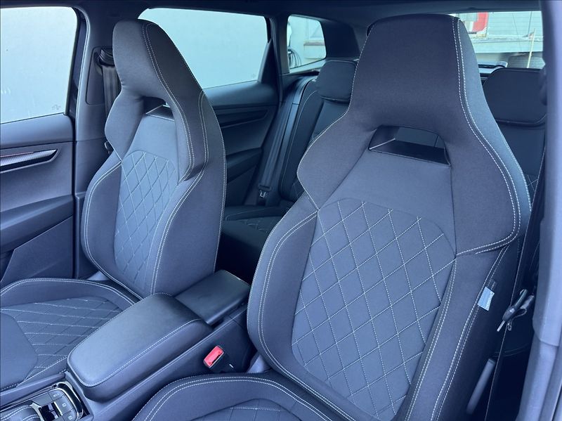 Škoda Karoq 1,5 TSI DSG SPORTLINE DPH ČR - fotka 21 z 50