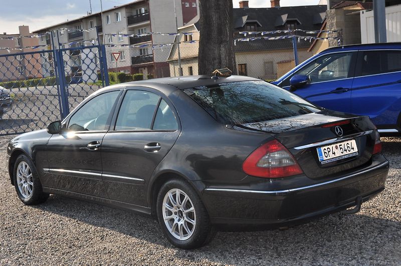 Mercedes-Benz Třídy E E 220CDi 125kW Elegance - fotka 4 z 21