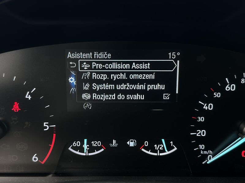 Ford Focus (2019) 1.5EcoBlue/88kW*KOMBI*1.Maj.TZ - fotka 11 z 39
