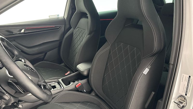 Škoda Karoq 1.5 TSI DSG Sportline - fotka 15 z 27