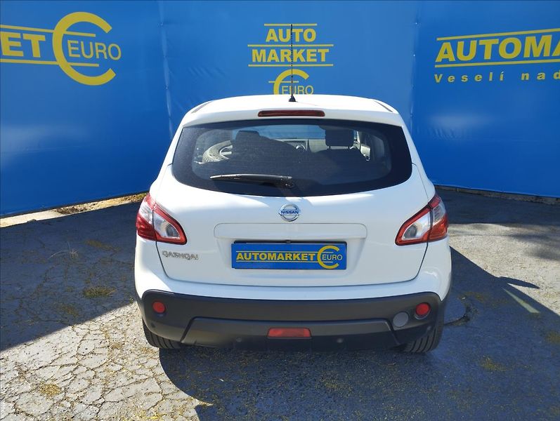 Nissan Qashqai 1,6 - fotka 5 z 15