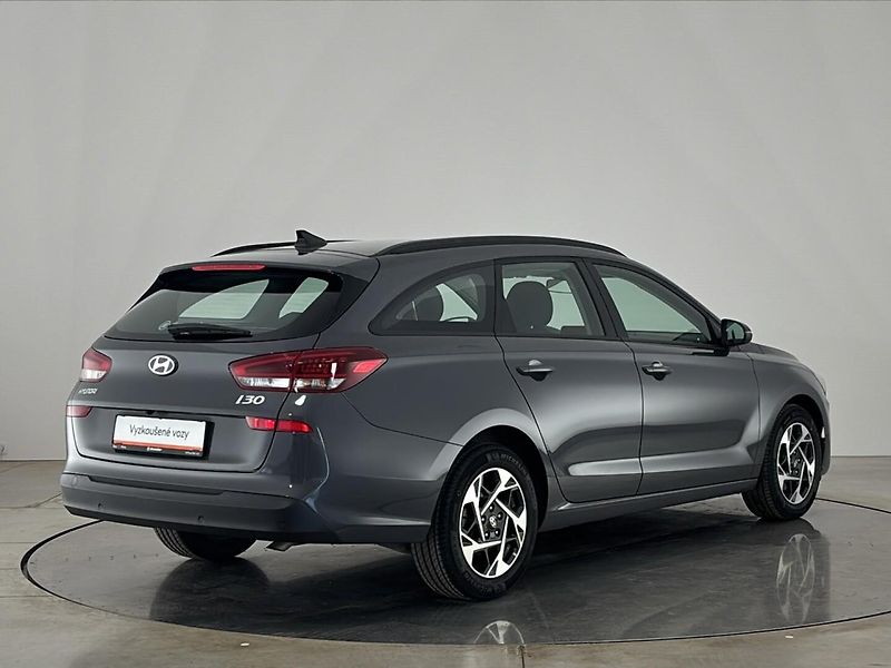 Hyundai i30 Smart DCT - fotka 2 z 27