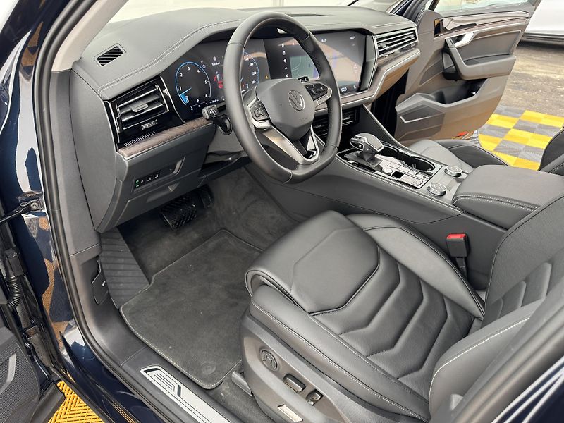 Volkswagen Touareg 3.0Tdi*1-MAJ*DPH*ELEGANCE* - fotka 8 z 44