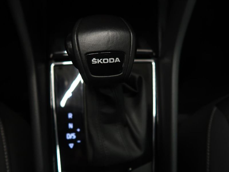Škoda Karoq 2,0 TDI DSG Tour 1.majitel - fotka 29 z 42