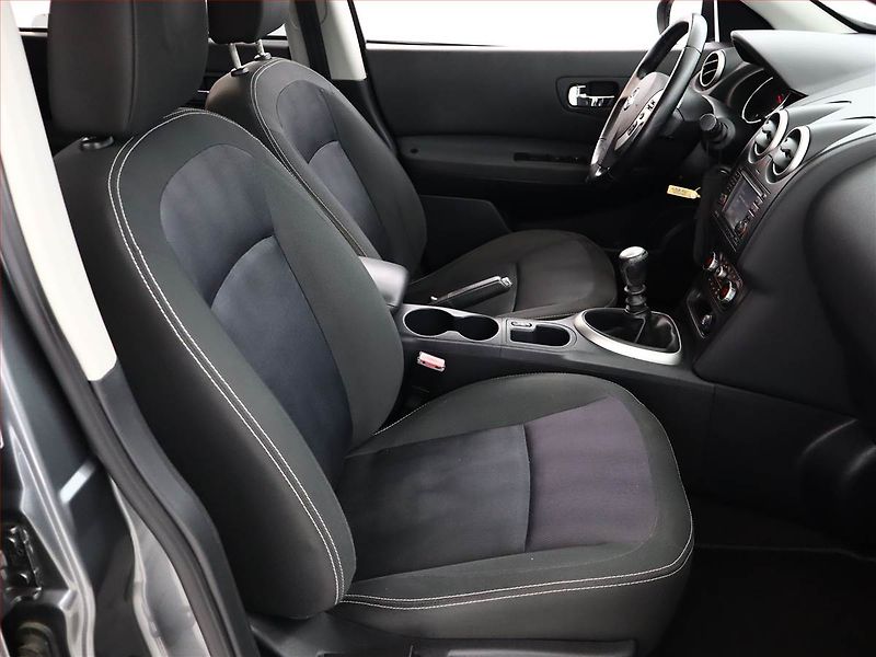 Nissan Qashqai (2013) 1.5 dCi, 7 míst, Navi - fotka 7 z 17