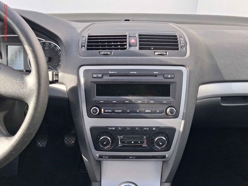 Škoda Octavia (2013) 1.6 TDi, Ambition, park.asist - fotka 12 z 17