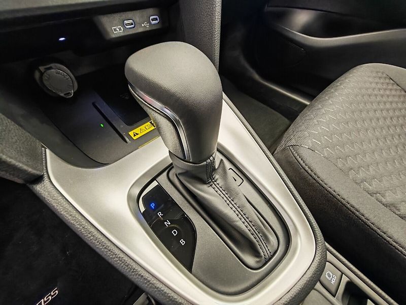 Toyota Yaris Cross 1.5 Hybrid ( 115k ) e-CVT 4x2 - fotka 30 z 33