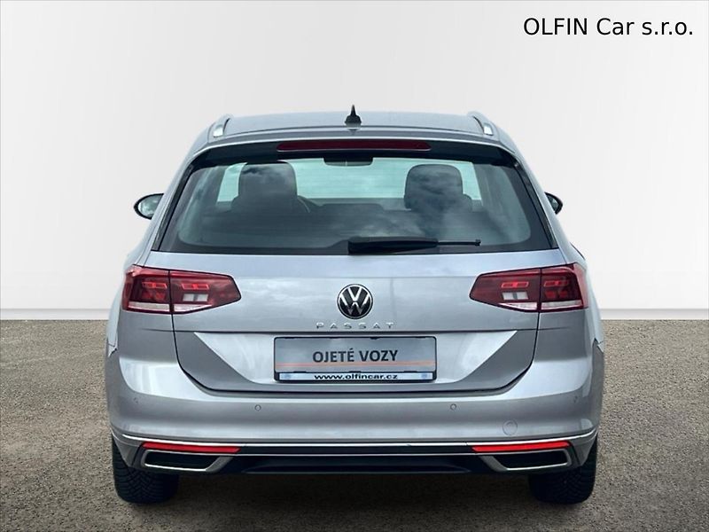 Volkswagen Passat Variant 2,0 TDi 110 kW 7DSG ELEGANCE - fotka 8 z 26