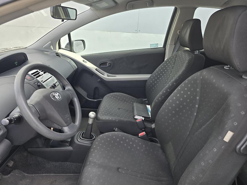 Toyota Yaris 1,3 VVT-i - fotka 5 z 23