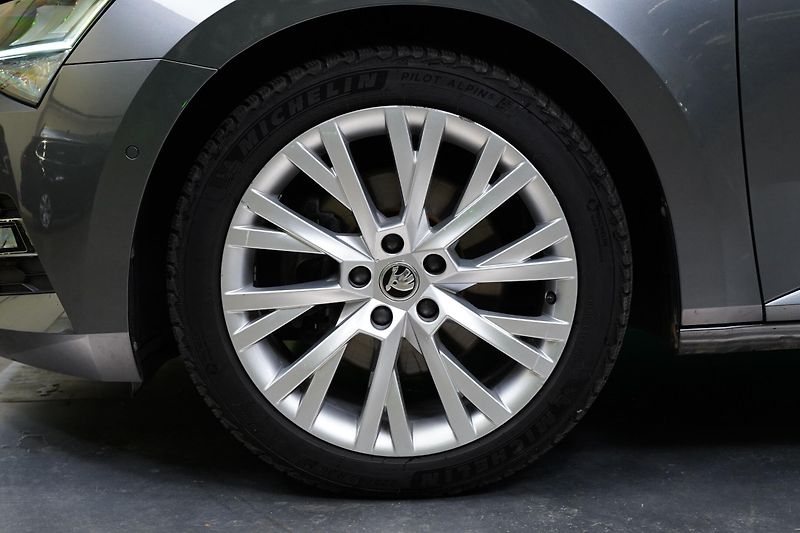 Škoda Superb - fotka 10 z 29