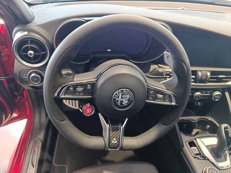 Alfa Romeo Giulia (2026) Quadrifoglio 2.9 V6 Turbo 520K - fotka 25 z 36