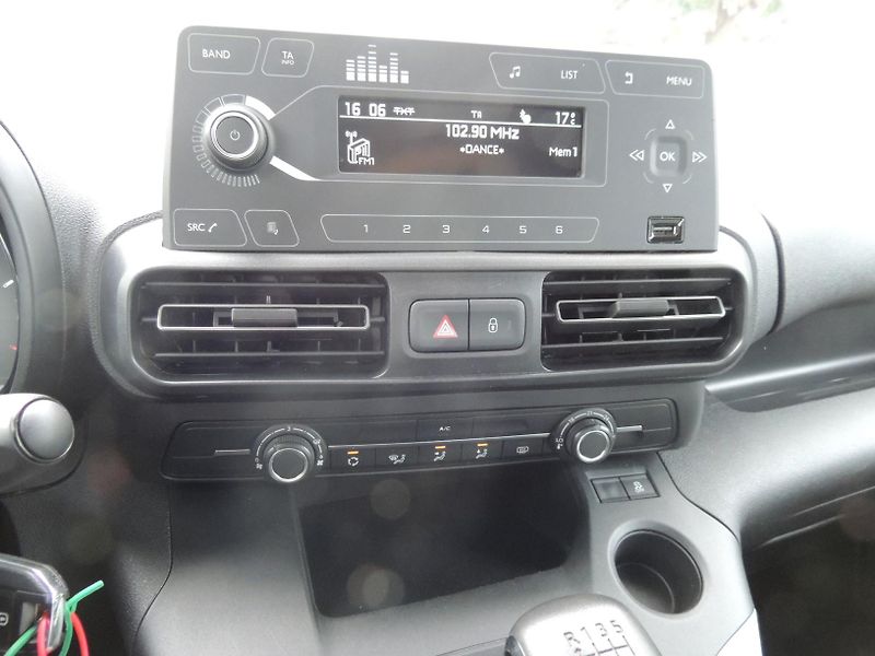 Citroën Berlingo (2019) 1.2Puretech,Live,81kw,ČR,1.maj - fotka 47 z 55