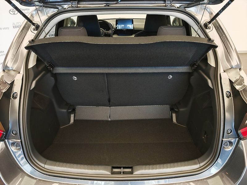 Toyota Yaris 1.5 Hybrid Style - fotka 7 z 30