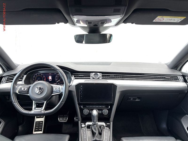 Volkswagen Passat (2017) 2.0 TSi, R-Line, DSG, panor - fotka 8 z 18