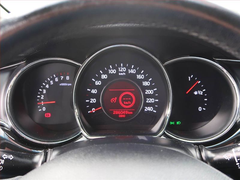 Kia Ceed (2017) Silver 1.6 GDI, Serv.kniha - fotka 11 z 18