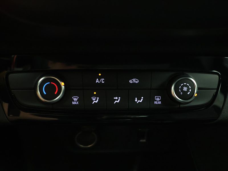 Opel Corsa 1,2 55kW Edition Tempomat CZ - fotka 17 z 25