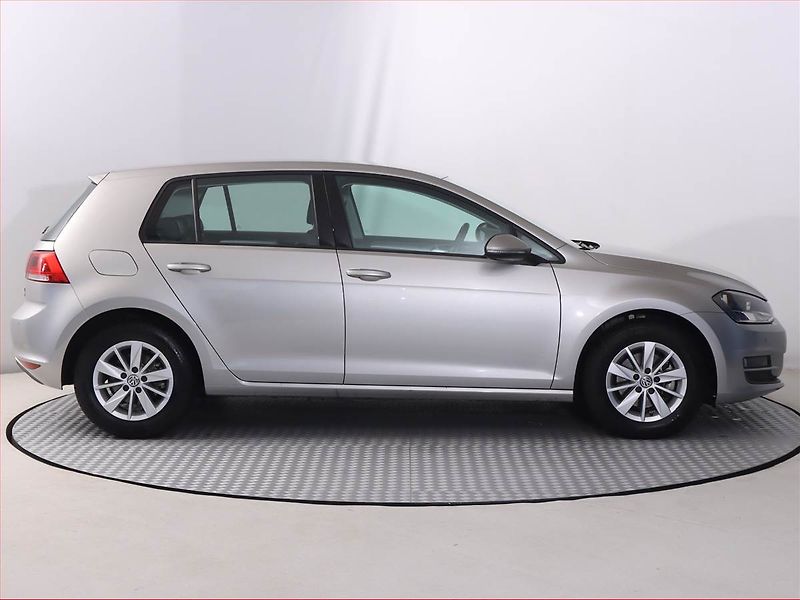 Volkswagen Golf (2015) Comfortline 1.4 TSI - fotka 6 z 19