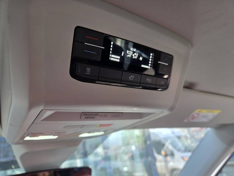 Volkswagen Caravelle (2022) 2.0 TDI DSG Long 9míst WEBASTO - fotka 30 z 43