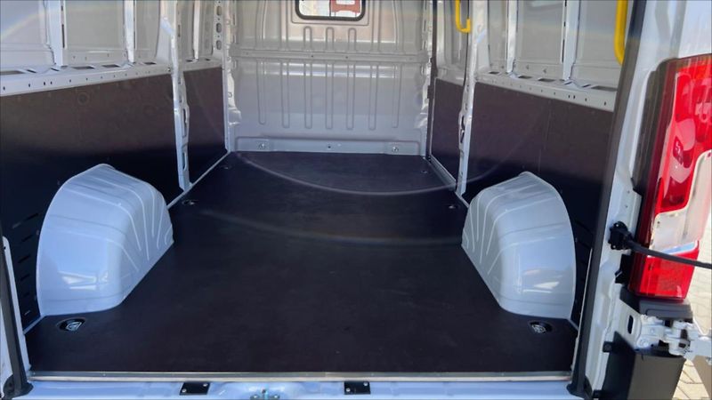 Fiat Ducato 2,2 MTJ 140k  Maxi L3H2 35 - fotka 18 z 18