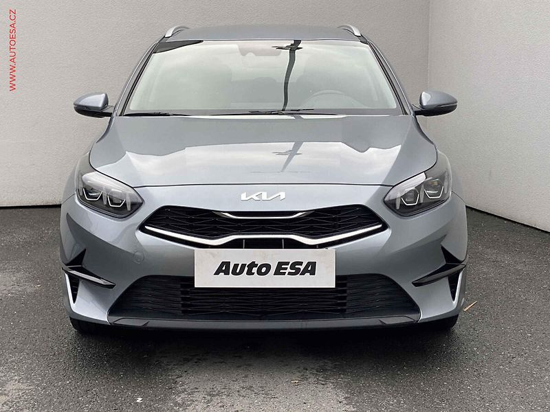 Kia Ceed (2023) 1.5 T-GDi, 1.maj,ČR, TOP - fotka 2 z 18
