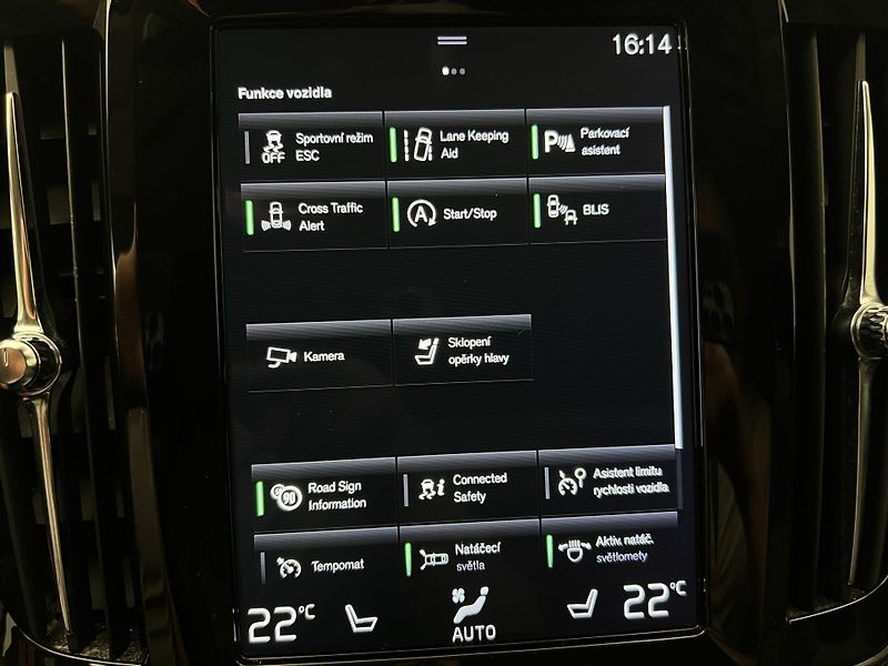 Volvo S90 D4 MOMENTUM 1. maj. - fotka 26 z 43