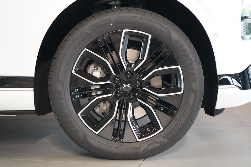 Xpeng G9 (2026) RWD Long Range - 351 HP !!! - fotka 8 z 66