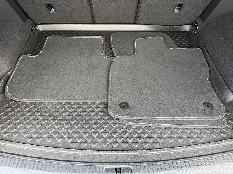 Volkswagen Tiguan R-Line 2,0 TSi/180kW 4x4 DSG - fotka 78 z 114