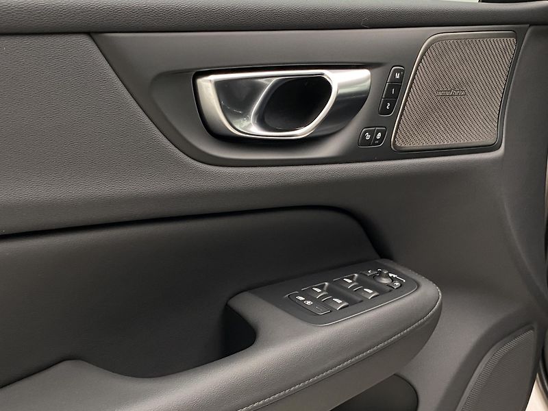 Volvo V60 (2026) B4 AUT DARK PLUS - fotka 26 z 61