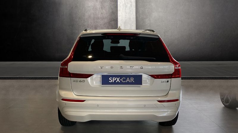 Volvo XC60 CORE, B4 AWD, 145+10 kW / 197+ - fotka 4 z 35