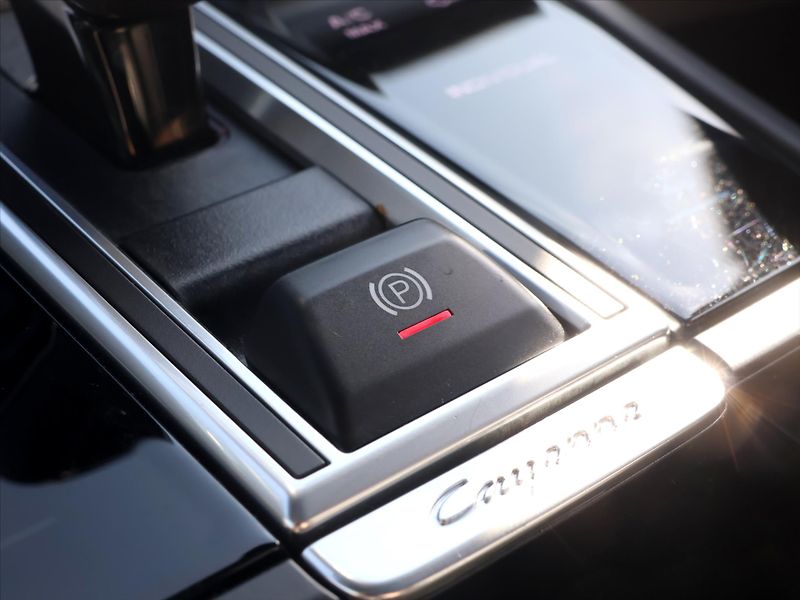 Porsche Cayenne 3,0 EHV 340kW Platinum DPH - fotka 38 z 48