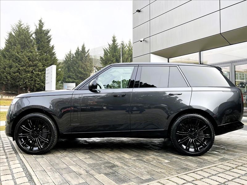 Land Rover Range Rover (2026) 3,0 P540 V8 AUTOBIOGRAPHY SWB - fotka 2 z 38