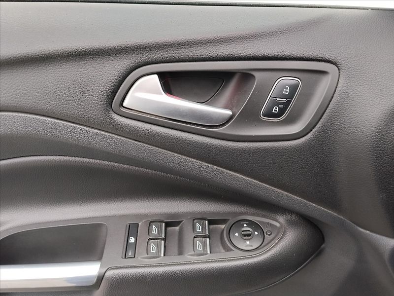 Ford Kuga 1,5   ECOBOOST 110Kw TITANIUM - fotka 25 z 29