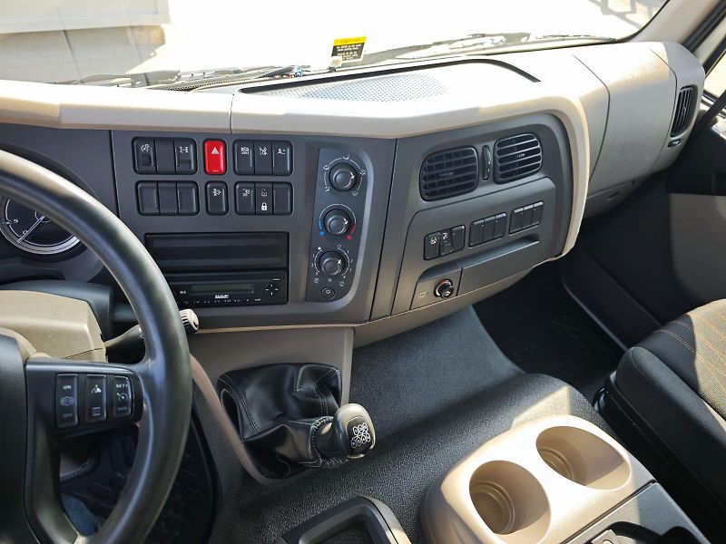 DAF LF 230, 18 PAL, ČELO, KLIMA - fotka 18 z 35