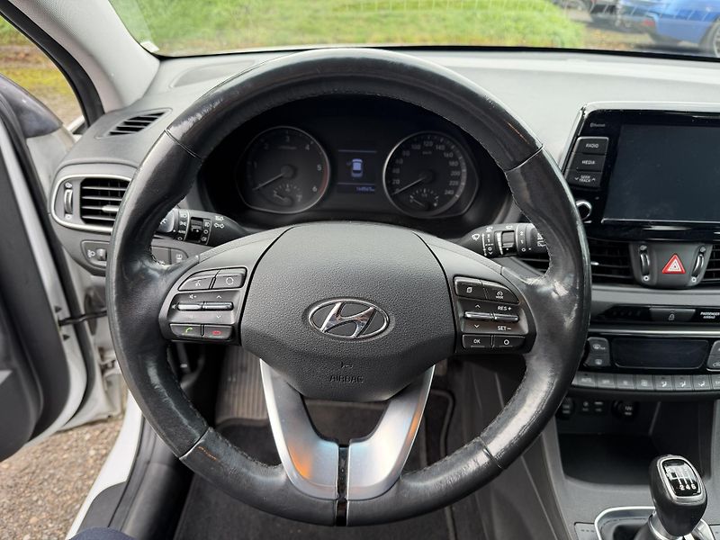 Hyundai i30 1.6 CRDi - fotka 19 z 23